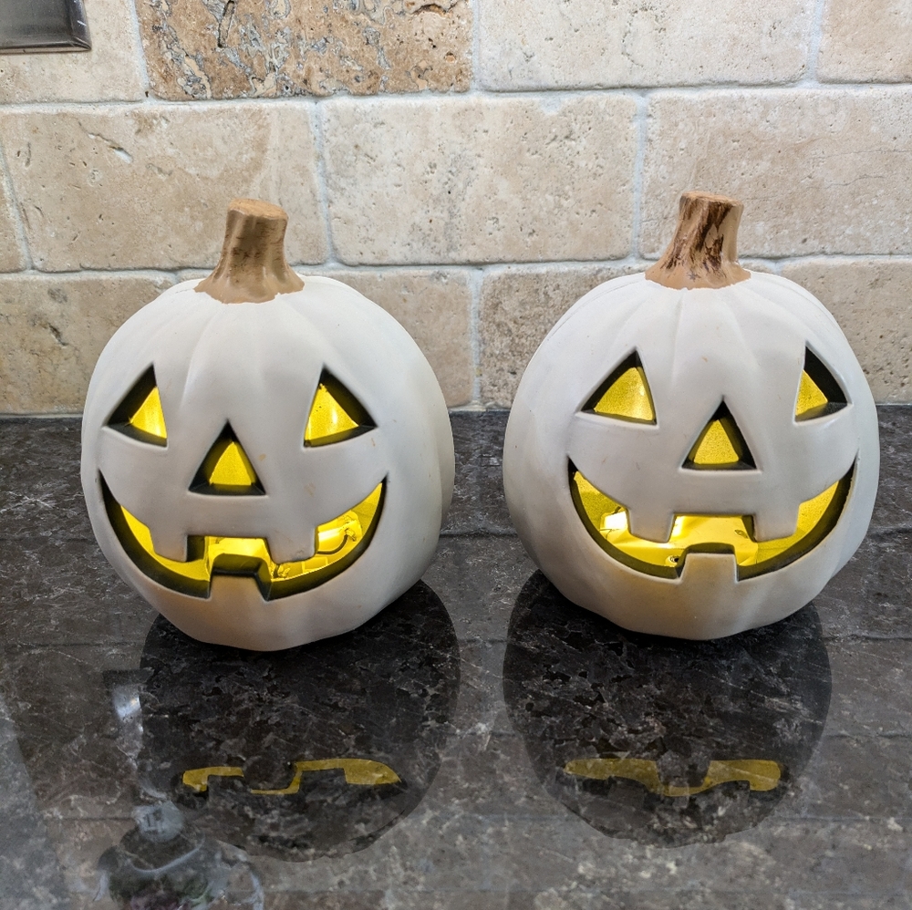 Pumpkins, small illuminated